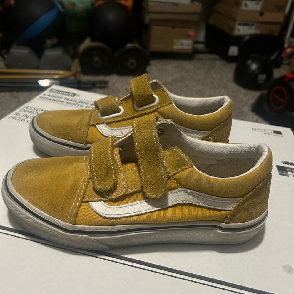 VANS Kid’s Old School Classic Shoes, Size 3.0